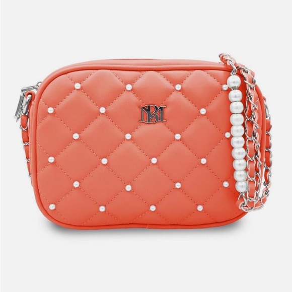 ⭐️ NWT Badgley Mischka Diamond Quilted Camera Crossbody Bag with Pearls ⭐️ - Picture 10 of 11